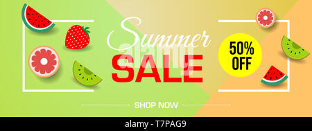 Vektor Summer Sale Banner mit Stücken von reifem Obst auf bunten Dreieck Stockfoto