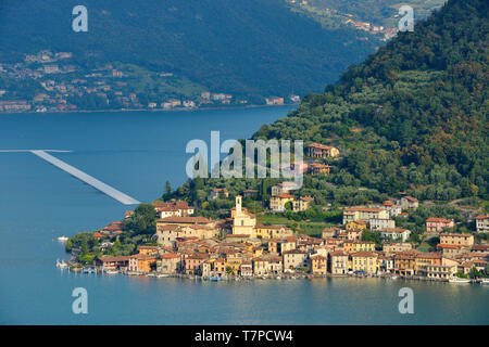 Italien, Lombardei, Lago d'Iseo See (Il Lago d'Iseo), Monte Isola Insel, Peschiera Maraglio Dorf, der schwimmende Piers, Christo Künstler Stockfoto