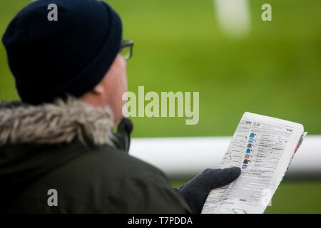 Kelso, Schottland - 8. April: Während der Kelso Rennen Buccleuch Cup Day treffen sich Kelso Pferderennbahn am 8. April 2019 in Kelso, Vereinigtes Königreich. Stockfoto