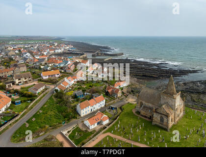 Ein Luftbild von St Monans Stadt an der Küste von Fife, Schottland Stockfoto