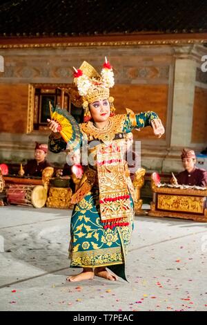 Indonesien, Bali, Ubud, Legong Tanz im Puri Agung Peliatan Tempel Stockfoto