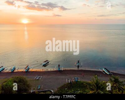 Indonesien,Bali, prahu auf Lovina Beach (Luftbild) Stockfoto