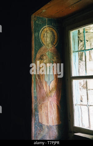 Antike Griechische orthodoxe Fresken in einem Kloster in der Nähe von Kipoi, Zagoria, Griechenland. Stockfoto