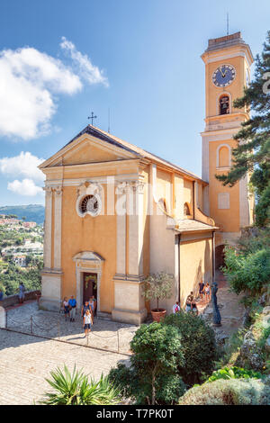 Eze, Frankreich, 5. September 2018: Die alten neo-klassizistischen Kirche Notre Dame de l'Assomption von dem mittelalterlichen Ort Eze Stockfoto