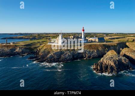 Frankreich, Finistere, Ploumoguer, starten Sie auf der El Camino de Santiago, Pointe de St. Mathieu und Iroise, Saint Mathieu Leuchtturm, Saint Mathieu De feine Terre Abtei und Semaphore (Luftbild) Stockfoto