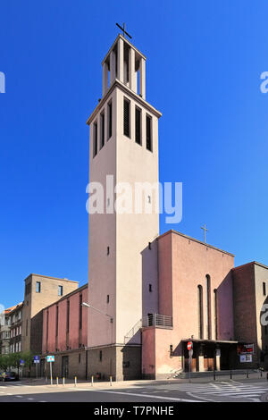 Kattowitz, Schlesien/Polen - 2019/04/18: Frontansicht der Garnisonkirche St. Kazimierz der Prinz auf der Straße Kopernika in Kattowitz Stockfoto