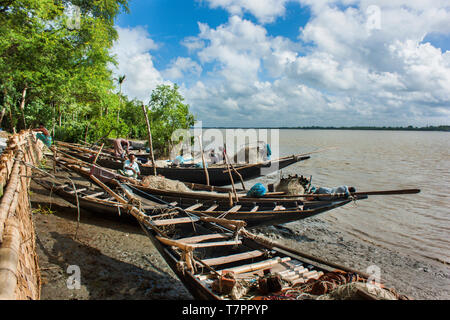 Rupsa hilsha Angeln am Fluss. Die nationalen Hilsha Fisch ist Fisch von Bangladesch. Dies ist in der Nähe der Khulna, Bangladesh. Stockfoto