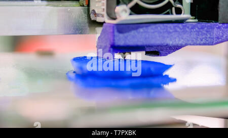 Automatische 3D Drucker die Maschine mit moderner Technik Ausstellung arbeiten Stockfoto