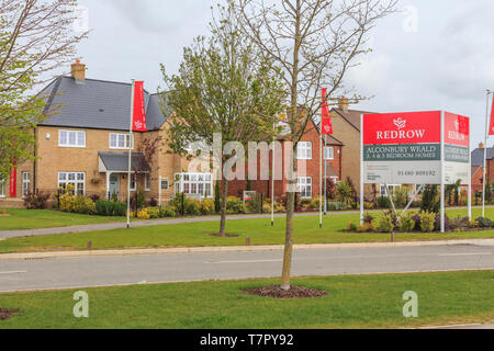 Redrow neue Häuser bauen, Alconbury Weald wichtige neue Gehäuse Entwicklung, in der Nähe von Huntingdon, Cambridgeshire, England, UK, GB Stockfoto