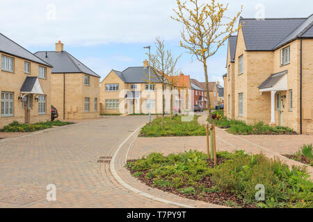 Redrow neue Häuser bauen, Alconbury Weald wichtige neue Gehäuse Entwicklung, in der Nähe von Huntingdon, Cambridgeshire, England, UK, GB Stockfoto