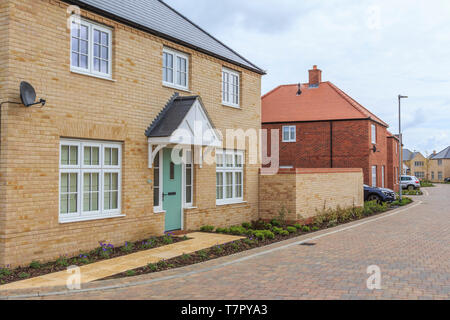 Redrow neue Häuser bauen, Alconbury Weald wichtige neue Gehäuse Entwicklung, in der Nähe von Huntingdon, Cambridgeshire, England, UK, GB Stockfoto