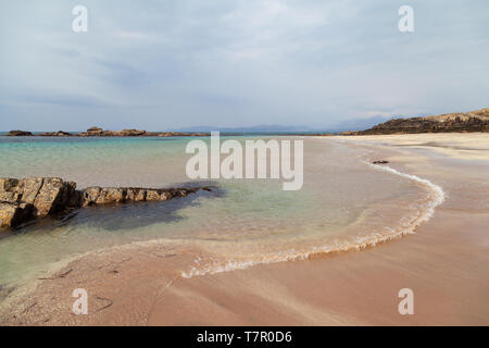 Den herrlichen Sandstrand bei kilmory Bucht auf der Insel Rum, Schottland. Stockfoto