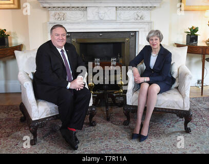 Premierminister Theresa May trifft Außenministerin der Regierung der Vereinigten Staaten, Mike Pompeo in 10 Downing Street, London. Stockfoto