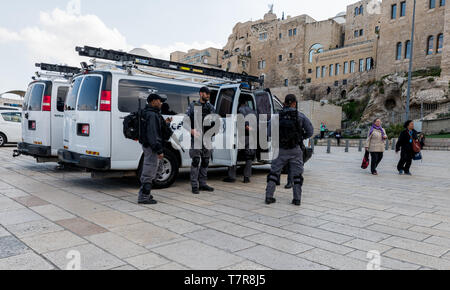 Jerusalem, Israel, 27-März-2019: bewaffnete Polizei in Jerusalem Stadt, die Stadt ist immer schwer geschützt Stockfoto