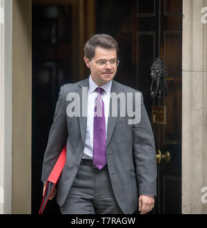 7. Mai 2019. James Brokenshire, Staatssekretär für Wohnungswesen, Gemeinschaften und lokale Regierung verlässt Downing Street nach der wöchentlichen Kabinettssitzung. Stockfoto