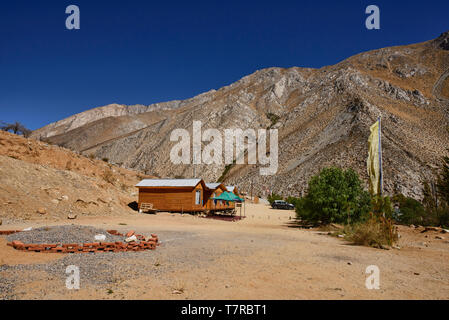 Cochiguaz Dorf ist für neue Alter festgestellt und auch UFO-Sichtungen. Hinweis Die fallende Objekt im Foto oben Baum! Elqui Valley, Chile Stockfoto