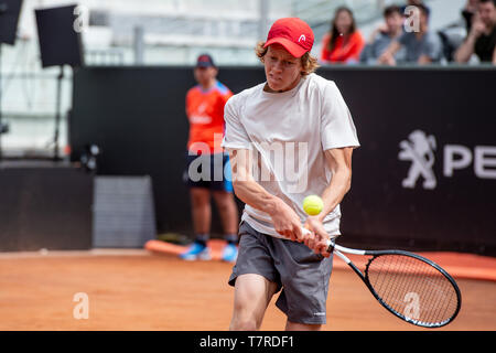 Jannik Sünder von Italien in Aktion während seiner Pre-qualification Match gegen Lorenzo Musetti von Italien während der Internazionali BNL D'Italia Italienische O Stockfoto