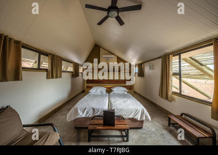 Chalet Innenraum der Wüste Köcher in Sesriem Camp in der Nähe von Sossuvlei, Namibia Stockfoto