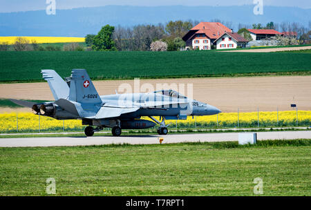 McDonnell Douglas F/A-18C Hornet der Schweizer Luftwaffe vor dem take-off in einer malerischen Landschaft, Payerne, Schweiz Stockfoto