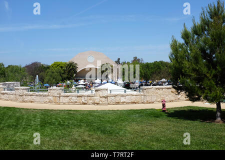 ALISO Viejo, Kalifornien, 4. Mai 2019: Grundstück an der Soka Universität und schaut in das Freizeitzentrum, die während der Internationalen Festival. Stockfoto