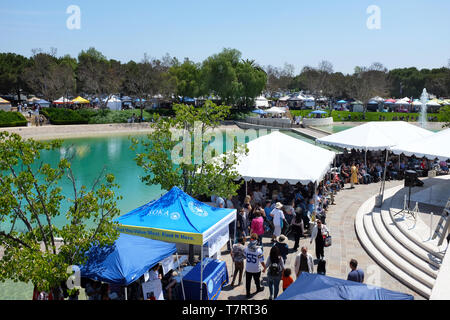 ALISO Viejo, Kalifornien, 4. Mai 2019: Anzeigen Bereich vor dem Frieden Seebühne beim Internationalen Festival an der Soka Universität. Stockfoto