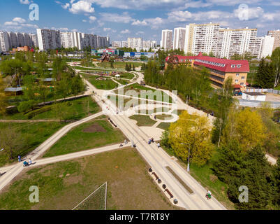 Moskau, Russland - Mai 7. 2019. Boulevard im 16 Bezirk Zelenograd nach der Rekonstruktion Stockfoto