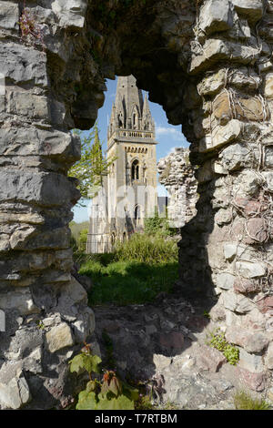 Llandaff Cathedral durch den Glockenturm Stockfoto