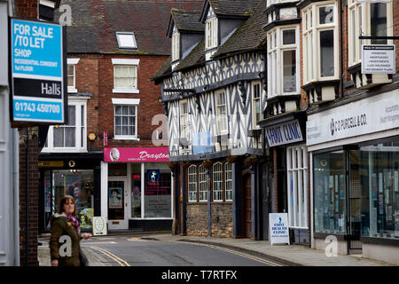 Market Drayton Stadt in North Shropshire, England. Tudor House Hotel Steak House auf Cheshire Straße Stockfoto