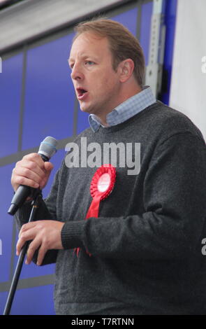 Chesterfield, Derbyshire, UK. 6. Mai 2019. Chesterfield MP, Toby Perkins spricht an der jährlichen Chesterfield Tag der Rallye. Durch Gewerkschaften, darunter der TUC und ASLEF, anderen Rednern enthalten Labour-politiker und Schatten Schatzkanzler John McDonnell Stockfoto