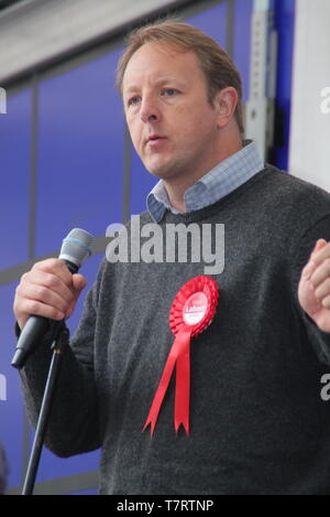 Chesterfield, Derbyshire, UK. 6. Mai 2019. Chesterfield MP, Toby Perkins spricht an der jährlichen Chesterfield Tag der Rallye. Durch Gewerkschaften, darunter der TUC und ASLEF, anderen Rednern enthalten Labour-politiker und Schatten Schatzkanzler John McDonnell Stockfoto