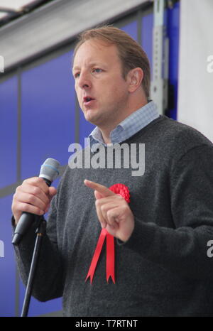 Chesterfield, Derbyshire, UK. 6. Mai 2019. Chesterfield MP, Toby Perkins spricht an der jährlichen Chesterfield Tag der Rallye. Durch Gewerkschaften, darunter der TUC und ASLEF, anderen Rednern enthalten Labour-politiker und Schatten Schatzkanzler John McDonnell Stockfoto