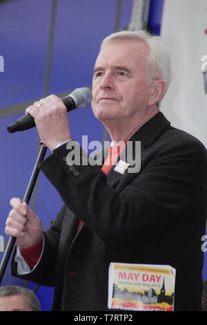 Chesterfield, Derbyshire, UK. 6. Mai 2019. John McDonnell, britische Labour-Politiker und Schatten der Finanzminister spricht an der jährlichen Chesterfield Tag der Rallye. Durch Gewerkschaften, darunter der TUC und ASLEF, andere Redner unterstützte Arbeit MP für Chesterfield, Toby Perkins Stockfoto