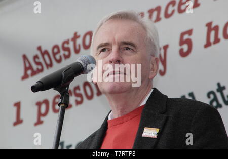 Chesterfield, Derbyshire, UK. 6. Mai 2019. John McDonnell, britische Labour-Politiker und Schatten der Finanzminister spricht an der jährlichen Chesterfield Tag der Rallye. Durch Gewerkschaften, darunter der TUC und ASLEF, andere Redner unterstützte Arbeit MP für Chesterfield, Toby Perkins Stockfoto