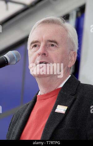 Chesterfield, Derbyshire, UK. 6. Mai 2019. John McDonnell, britische Labour-Politiker und Schatten der Finanzminister spricht an der jährlichen Chesterfield Tag der Rallye. Durch Gewerkschaften, darunter der TUC und ASLEF, andere Redner unterstützte Arbeit MP für Chesterfield, Toby Perkins Stockfoto