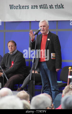 Chesterfield, Derbyshire, UK. 6. Mai 2019. John McDonnell, britische Labour-Politiker und Schatten der Finanzminister spricht an der jährlichen Chesterfield Tag der Rallye. Durch Gewerkschaften, darunter der TUC und ASLEF, andere Redner unterstützte Arbeit MP für Chesterfield, Toby Perkins Stockfoto