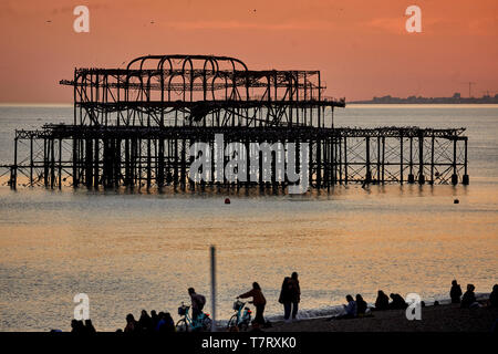 Brighton West Pier bleibt nach dem Brand im Süden von England Brighton Stockfoto