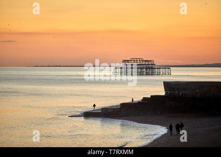 Brighton West Pier bleibt nach dem Brand im Süden von England Brighton Stockfoto