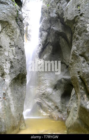 Der Wasserfall war einer der Lieblingsorte der Kaiserin Elisabeth von Österreich, die sich in der Nähe viele Sommer in Bad Ischl verbrachte Stockfoto