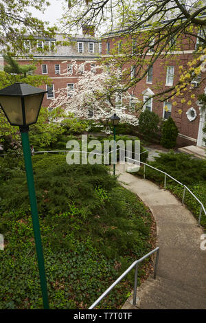 Die Walsh Plaza und Chrysostomus Halle am Manhattan College in Riverdale, NY Stockfoto