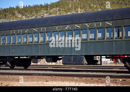 Historische Route 66 Stadt Williams, vintage Rollmaterial Trainer im Grand Canyon Railway Stockfoto