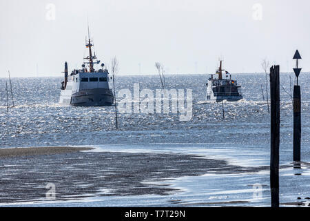 Fähre im Wattenmeer, vor der Nordseeinsel Juist, Ostfriesland, Niedersachsen, Deutschland, Stockfoto