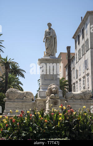 Statue von Napoleon als römischer Kaiser in Ajaccio gekleidet. Statue von Napoleon als römische Kaiser verkleidet. Pomnik Napoleona todze rzymskiej. Stockfoto