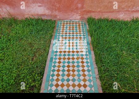 Marrakesch, Marokko - 29 Mär 2019 - Blick auf den Saadischen Gräbern, ein Wahrzeichen Mausoleum in der Nähe der Kasbah Moschee in Marrakesch, Marokko. Stockfoto