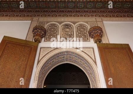 Marrakesch, Marokko - 29 Mär 2019 - Blick auf das Palais Bahia (Brilliance), ein Wahrzeichen Palast aus dem 19. Jahrhundert und Gartenlandschaft in Marrakesch, Morocc entfernt Stockfoto
