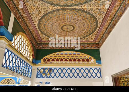 Marrakesch, Marokko - 29 Mär 2019 - Blick auf das Palais Bahia (Brilliance), ein Wahrzeichen Palast aus dem 19. Jahrhundert und Gartenlandschaft in Marrakesch, Morocc entfernt Stockfoto