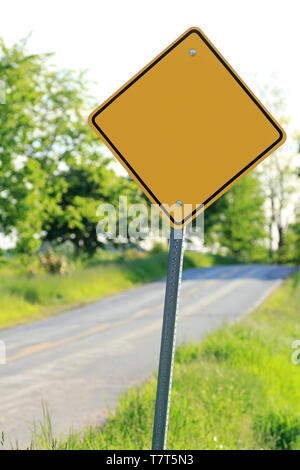 Eine gelbe Achtung-Schild, das sagt, daß das Ende nahe ist als Metapher für das Ende der Welt Stockfoto