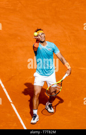 Caja Magica, Madrid, Spanien. 8. Mai, 2019. Mutua Madrid Open, Tag 5; Rafael Nadal (ESP) dient der Credit: Aktion plus Sport/Alamy leben Nachrichten Stockfoto