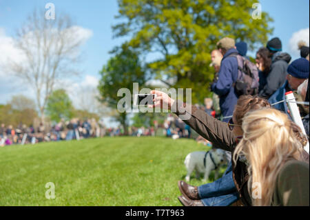 Badminton, Gloucestershire, Vereinigtes Königreich, 4. Mai 2019, selfie Zeit während der Phase der 2019 Mitsubishi Motors Badminton Horse Trials, Kredit: Jonathan Clarke/Alamy Stock Foto Stockfoto