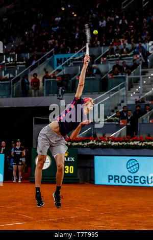 Caja Magica, Madrid, Spanien. 8. Mai, 2019. Mutua Madrid Open, Tag 5; Alexander Zverev (GER) dient der Credit: Aktion plus Sport/Alamy leben Nachrichten Stockfoto