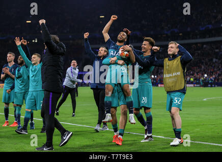 Lucas Moura der Sporen feiert mit Mannschaftskameraden an ganztägig während der UEFA Champions League Halbfinale 2 bein Match zwischen Ajax und Tottenham Hotspur an Johan Cruyff Arena, ArenA Boulevard 1, 1101 AX Amsterdam, Niederlande, am 8. Mai 2019. Foto von Andy Rowland. Stockfoto